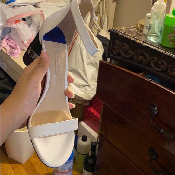 Stuart Weitzman - Picture 4 of 5